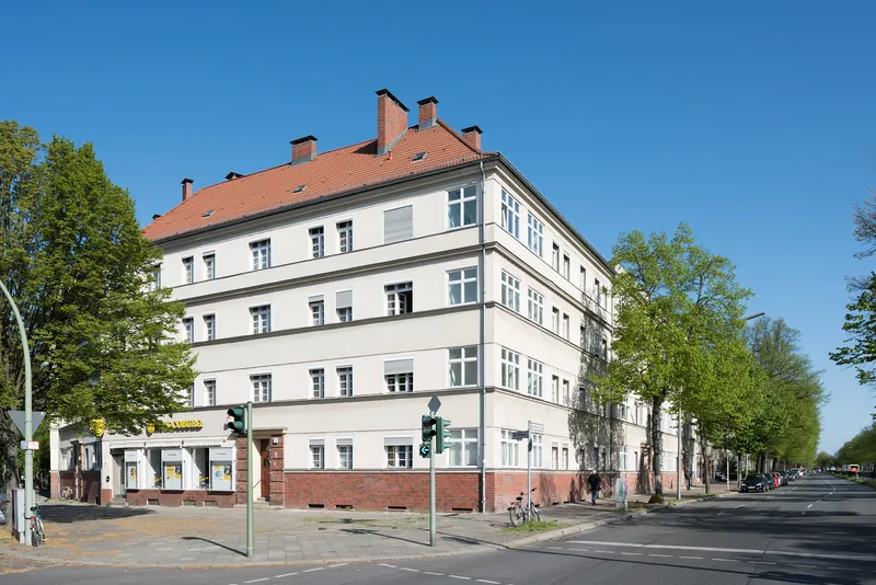 Großzügige 2-Zimmer-Altbauwohnung mit großer Wohnküche in Alt-Wittenau — photo 1